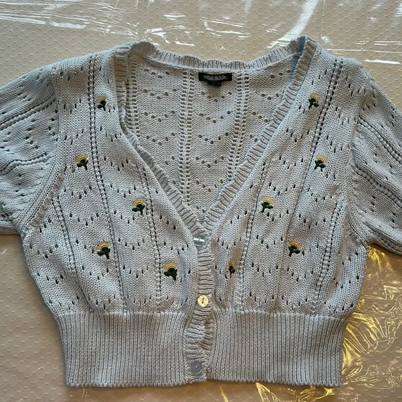 Wild fable cropped light blue dainty knit floral embroidered cardigan - Picture 3 of 13